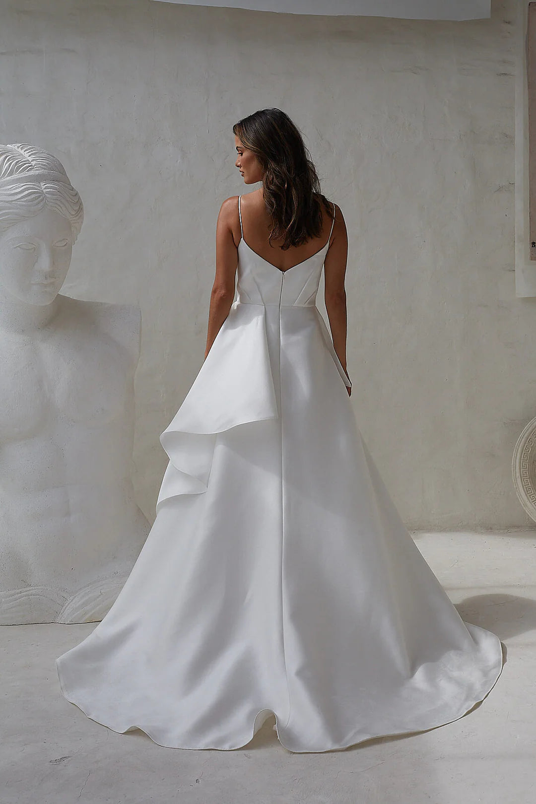 Baia gown TC2409 Ivory size 16 (Brand new)