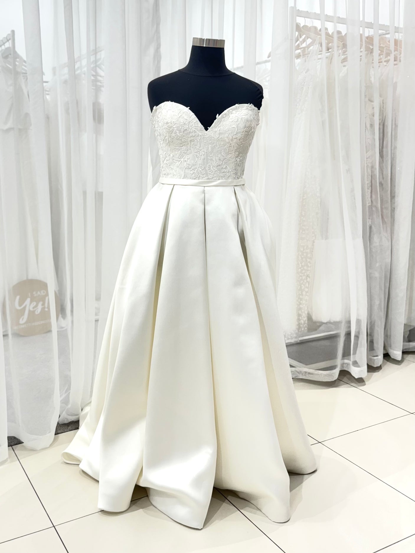 Jane strapless gown size 22