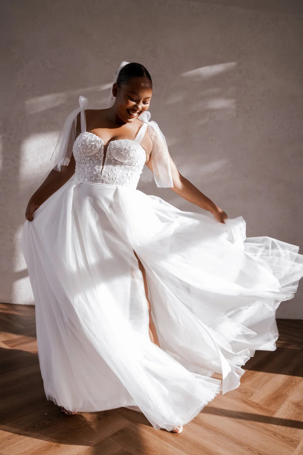 Ollie flowy gown Ivory size 12 (Ex sample gown)