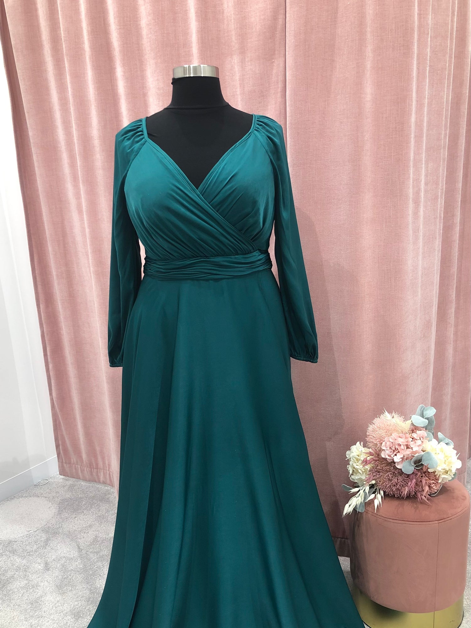 TO884 Zahara Emerald size 18 (Ready to ship!)