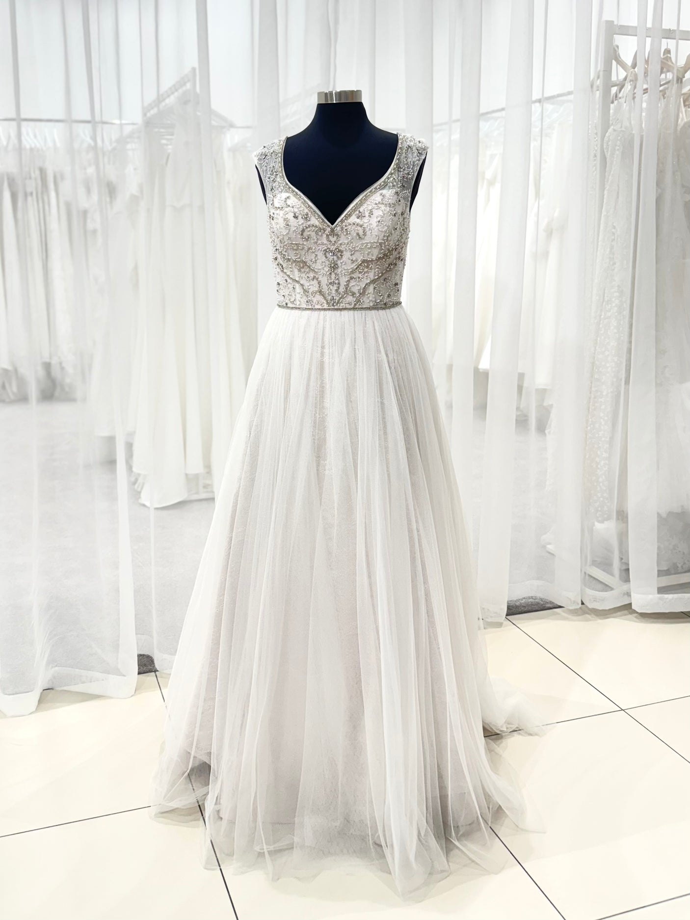 Louise gown Ivory/Oyster size 20 (Ex sample gown)