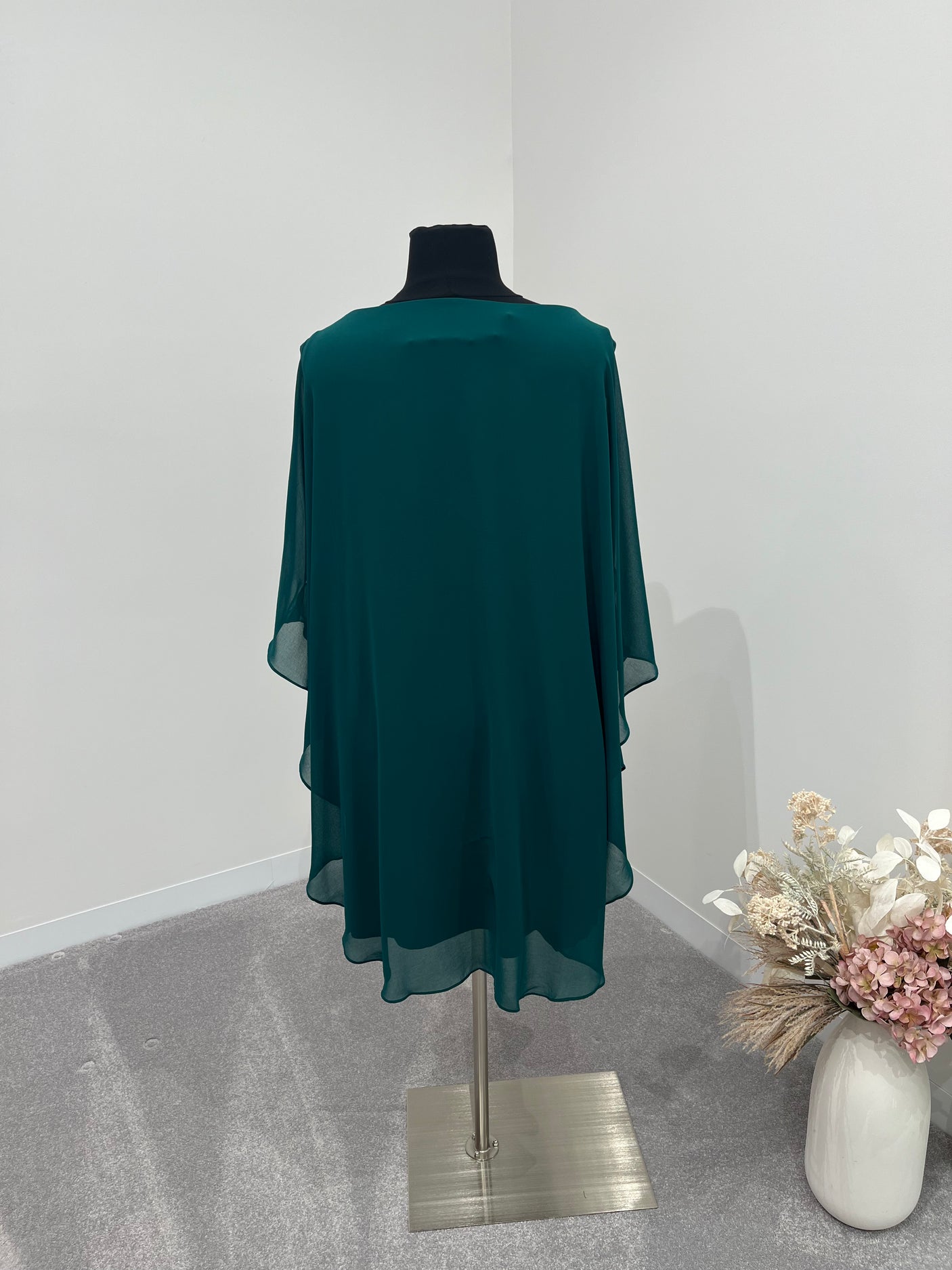 Miss Anne chiffon overlay dress with sequin detail (222225) Emerald
