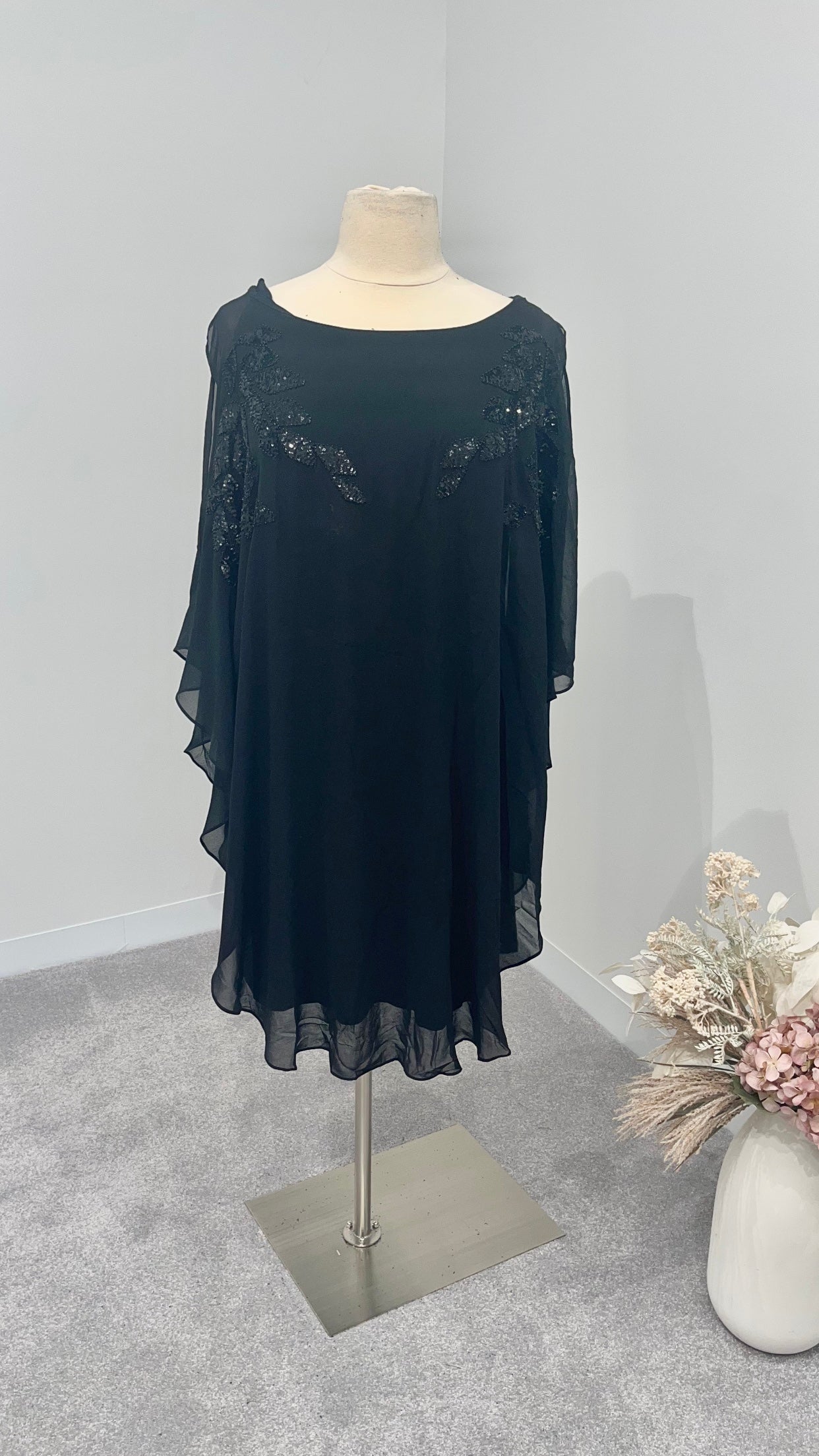 Chiffon overlay dress with sequin detail Black (222225)