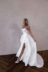Mya overskirt Ivory size 18 (Ex sample gown)