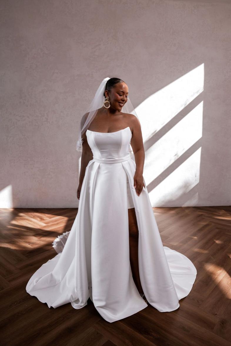 Mya overskirt Ivory size 18 (Ex sample gown)