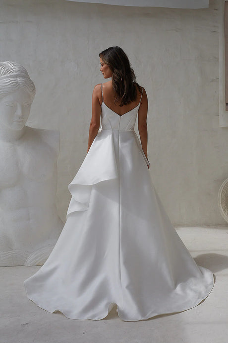 Baia gown TC2409 Ivory size 16 (Brand new)