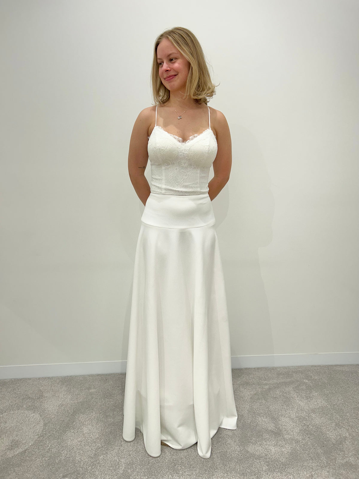 Crepe skirt Ivory size 16 (Ex sample)