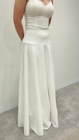 Crepe skirt Ivory size 16 (Ex sample)