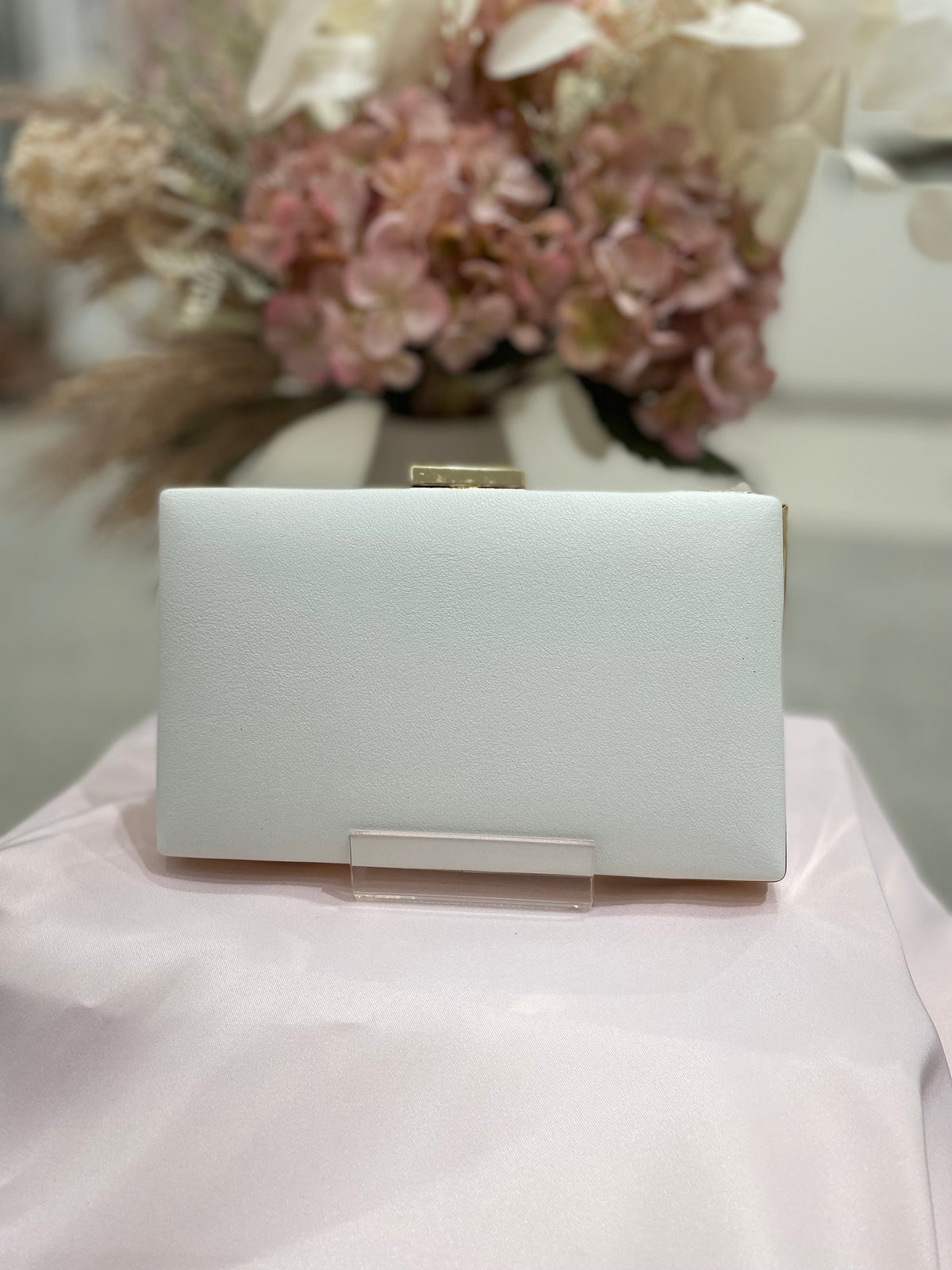 White clutch with Gold trim (A0928)