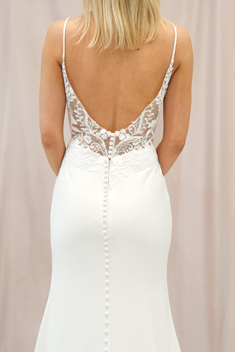 Luna gown Ivory size 10 (Ex sample gown)
