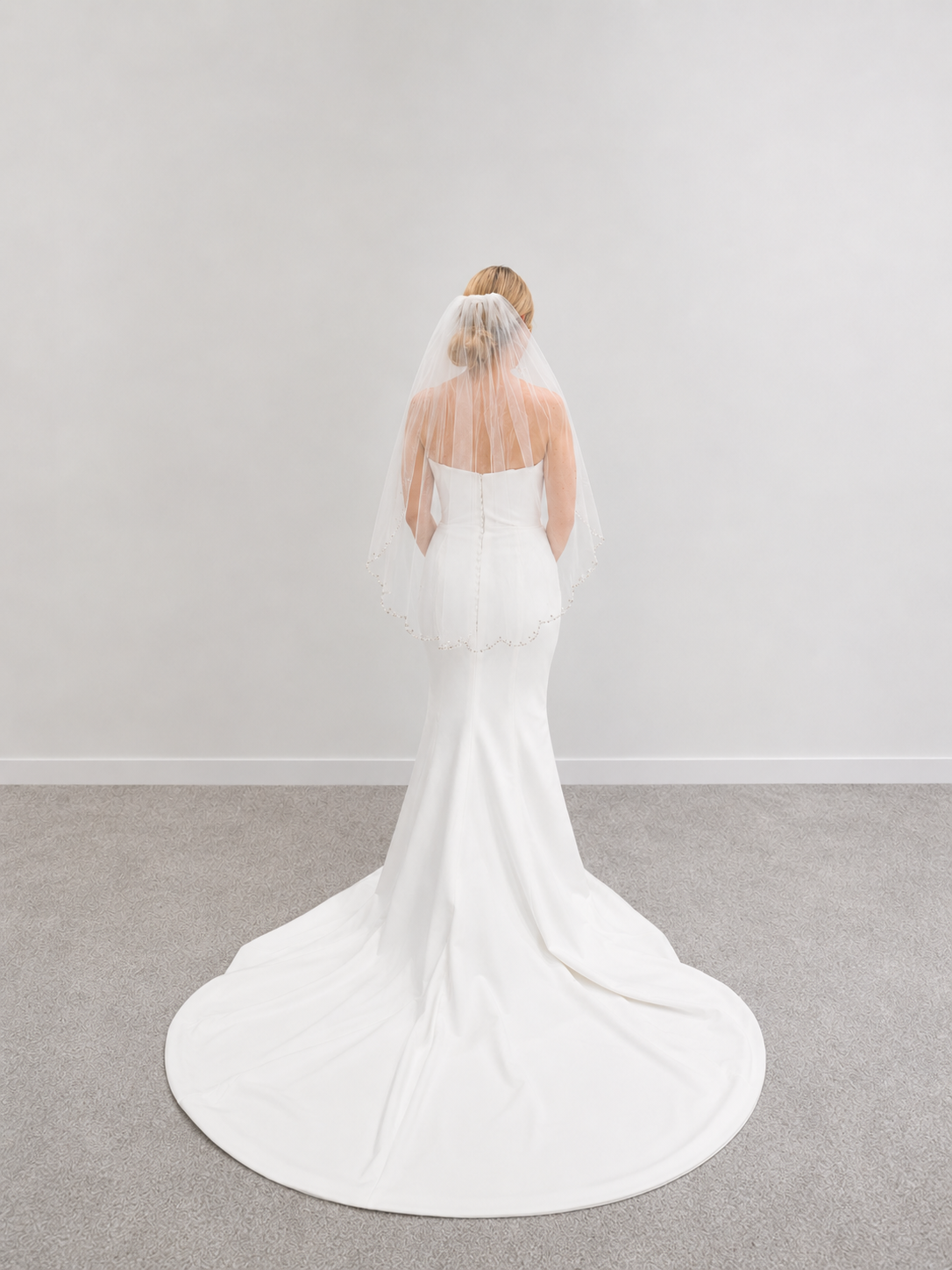 Sana one tier Ivory Veil - Fingertip 45"