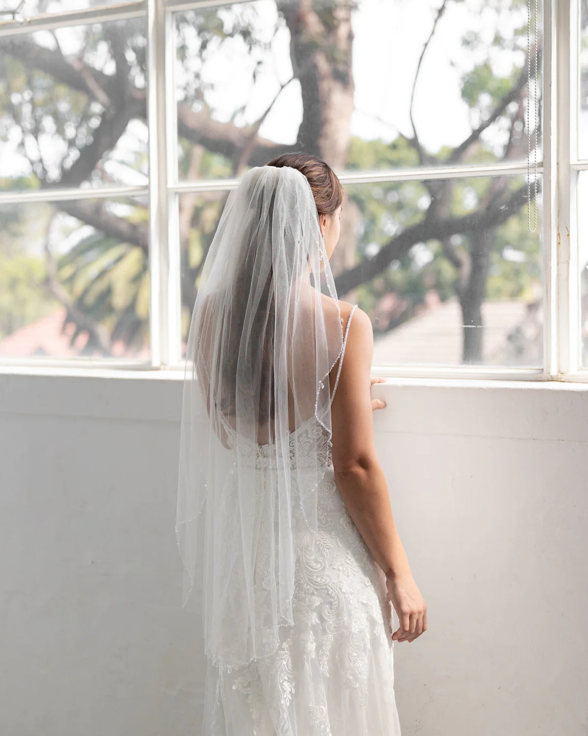 Sana one tier Ivory Veil - Fingertip 45"