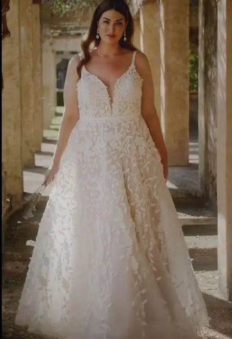 Amy gown TC283 Ivory size 10 (Brand new)