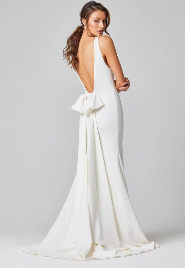 Charlie gown Ivory size 8 (Brand new)