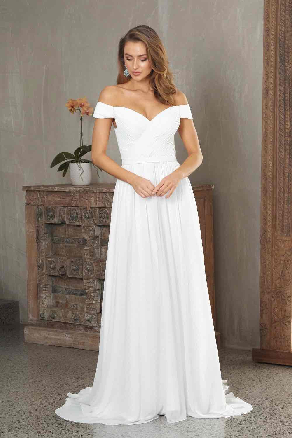 TC323 gown size 28 Vintage White size 28