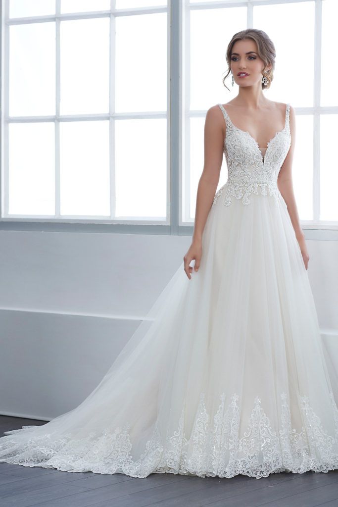 'Emily' gown Ivory Size 14  (Ex-sample gown)