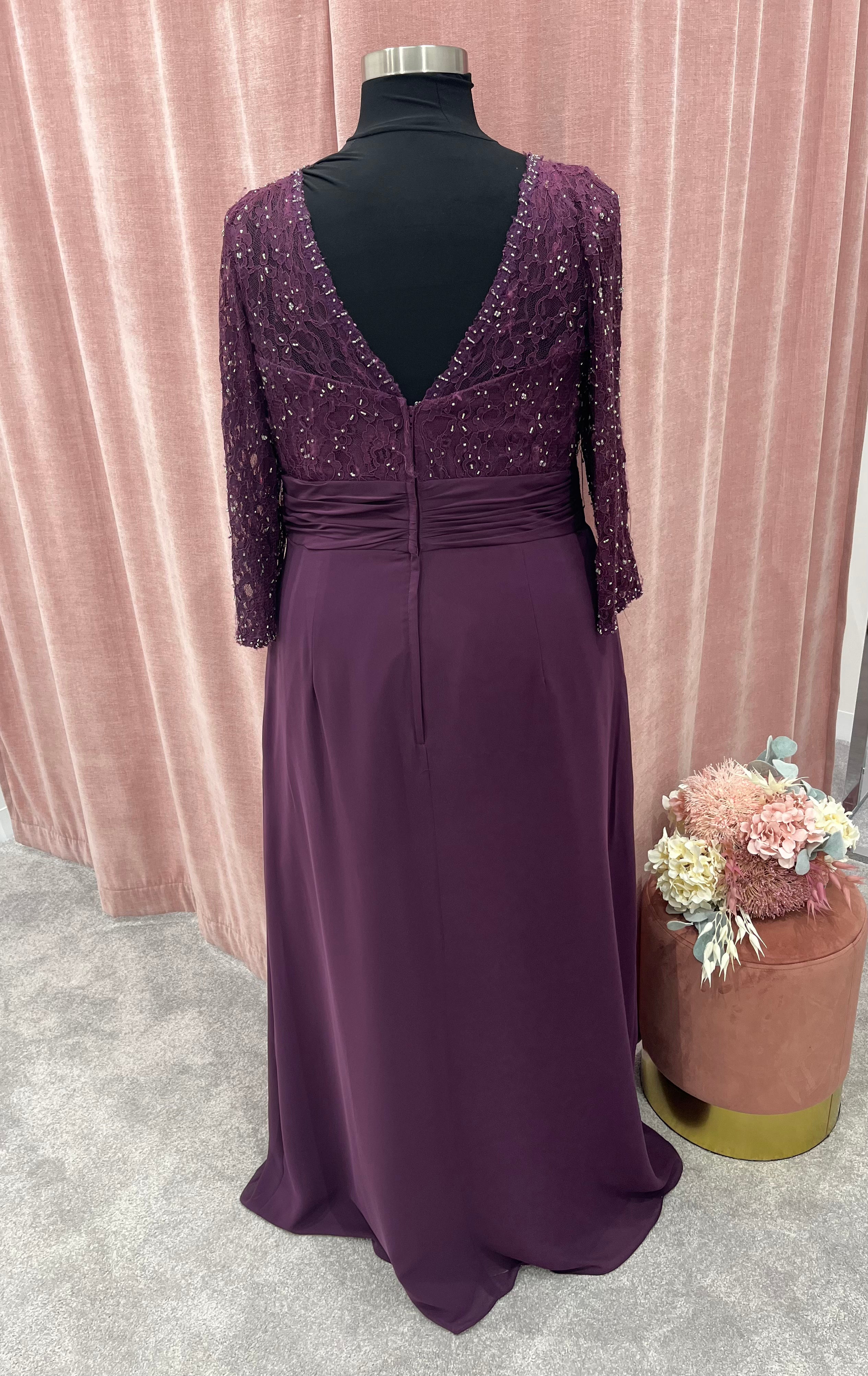 A9053 Sleeved dress Grape size 20