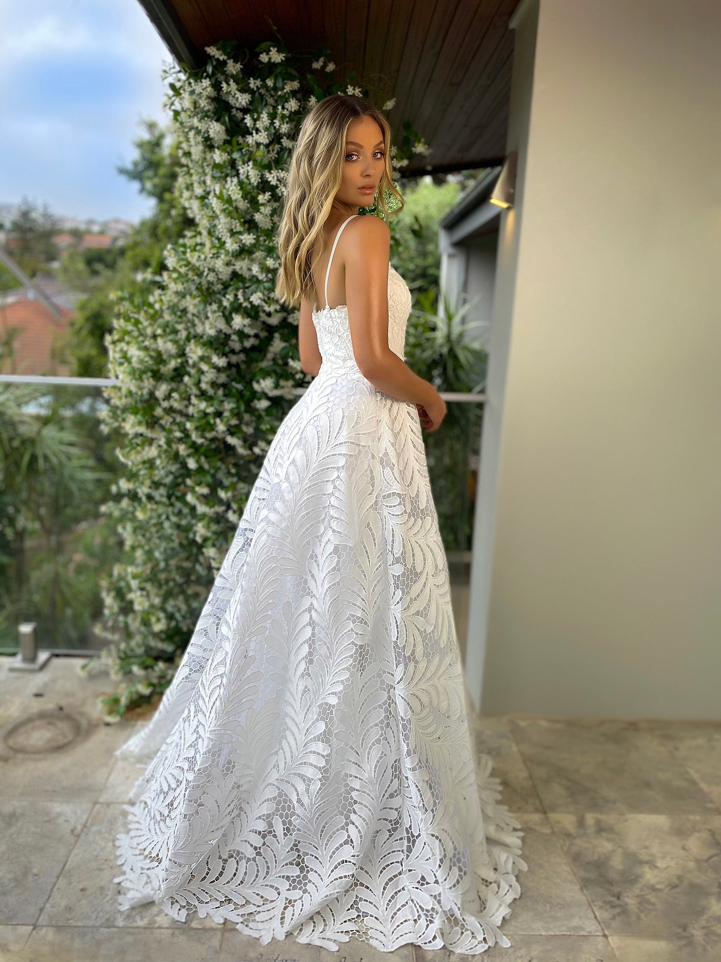 JX5032 Ivory size 16 (Ex-sample gown)