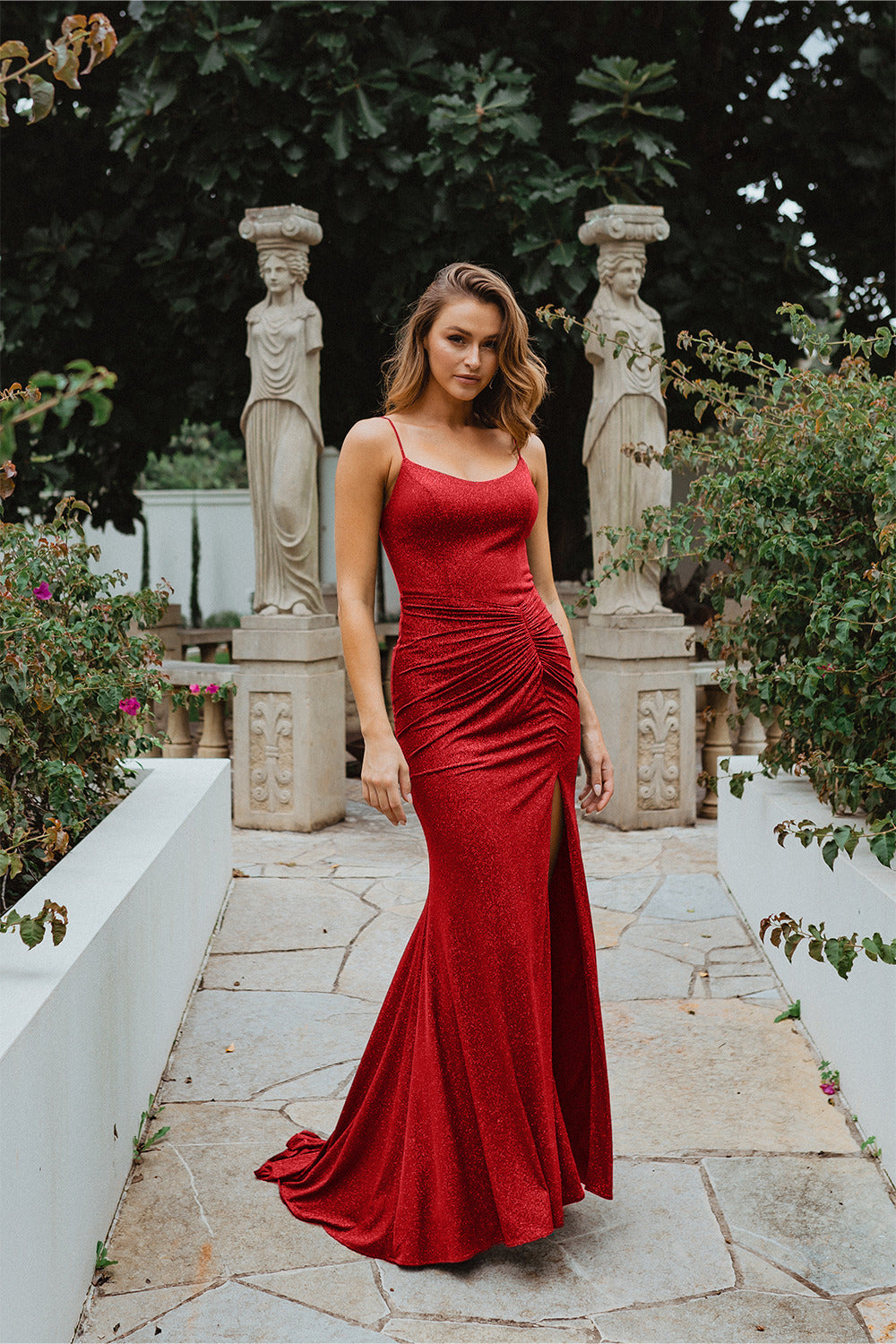 PO907 Shanghai front of scarlet red scoop neckline, fitted mermaid, glitter knit formal dress